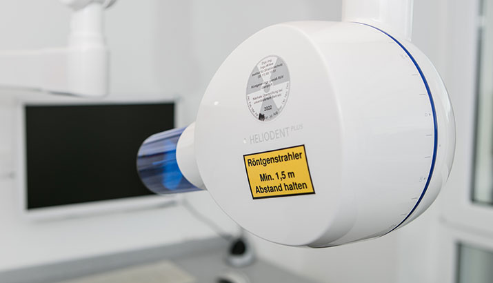 Röntgenstrahlgerät, mit dem die Praxis Offermanns in Herzogenrath Überweiserpatienten behandelt.